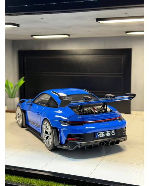 PORSCHE 911 992 GT3 RS 1/18