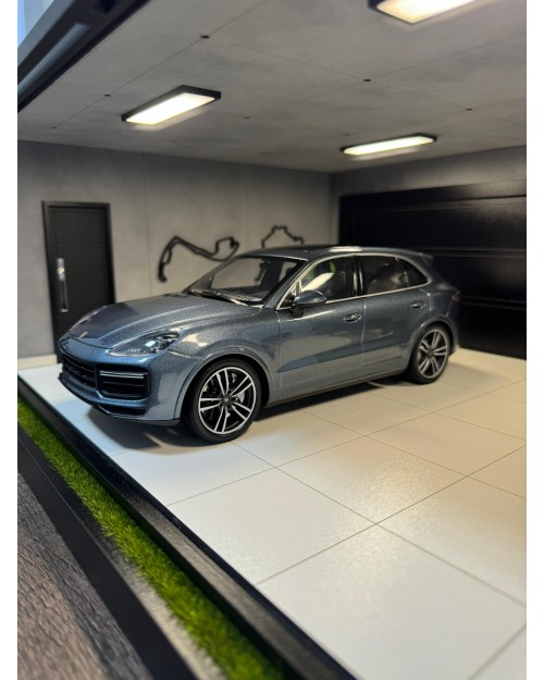 Porsche Cayenne Turbo S 1/18 Porsche Cayenne Turbo S 1/18