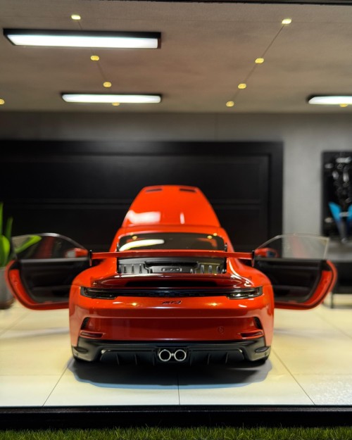 Porsche 911 992 GT3 Coupe Orange Norev 1/18
