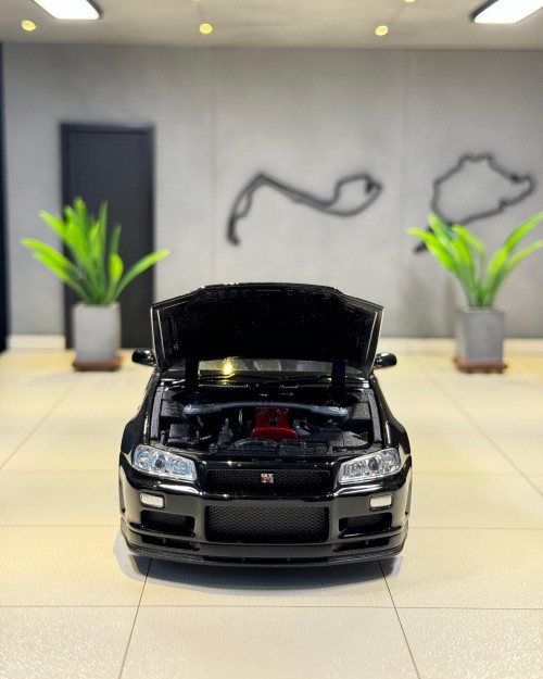 NISSAN SKYLINE GT-R R34 – PRETO 1/24
