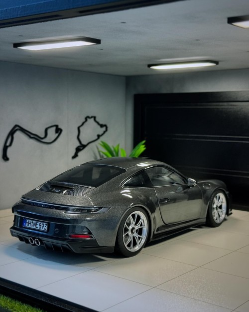 Porsche 911 992 GT3 Touring - Gray 1/18
