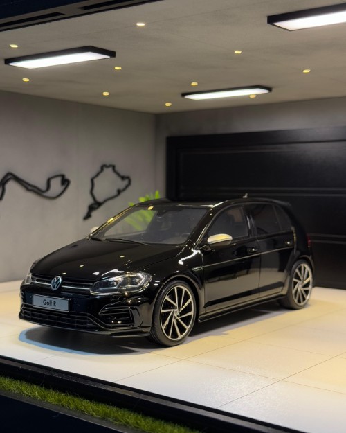 Volkswagen Golf VII R 2017 1:18 OttO 